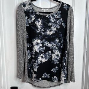 Ava James Black and Gray Floral Long Sleeve Top. Size Small.